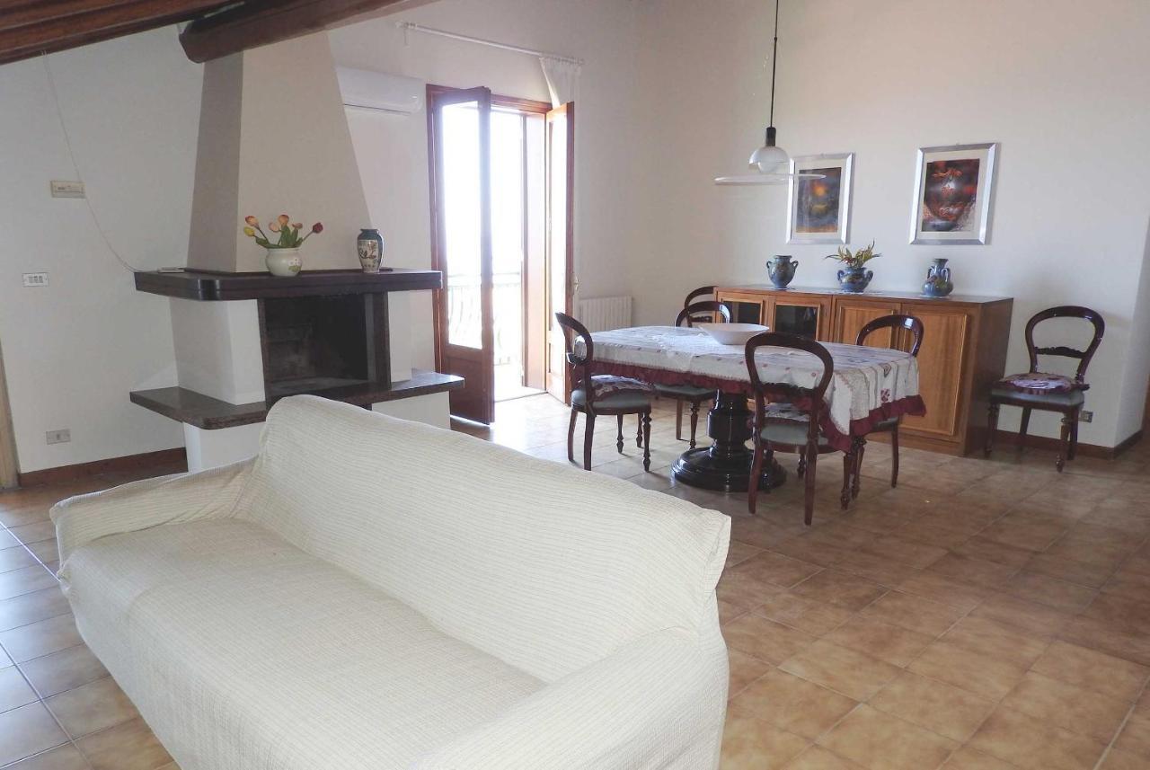 Mansarda Sul Mare Dei Ciclopi Apartment Ачитреца Екстериор снимка