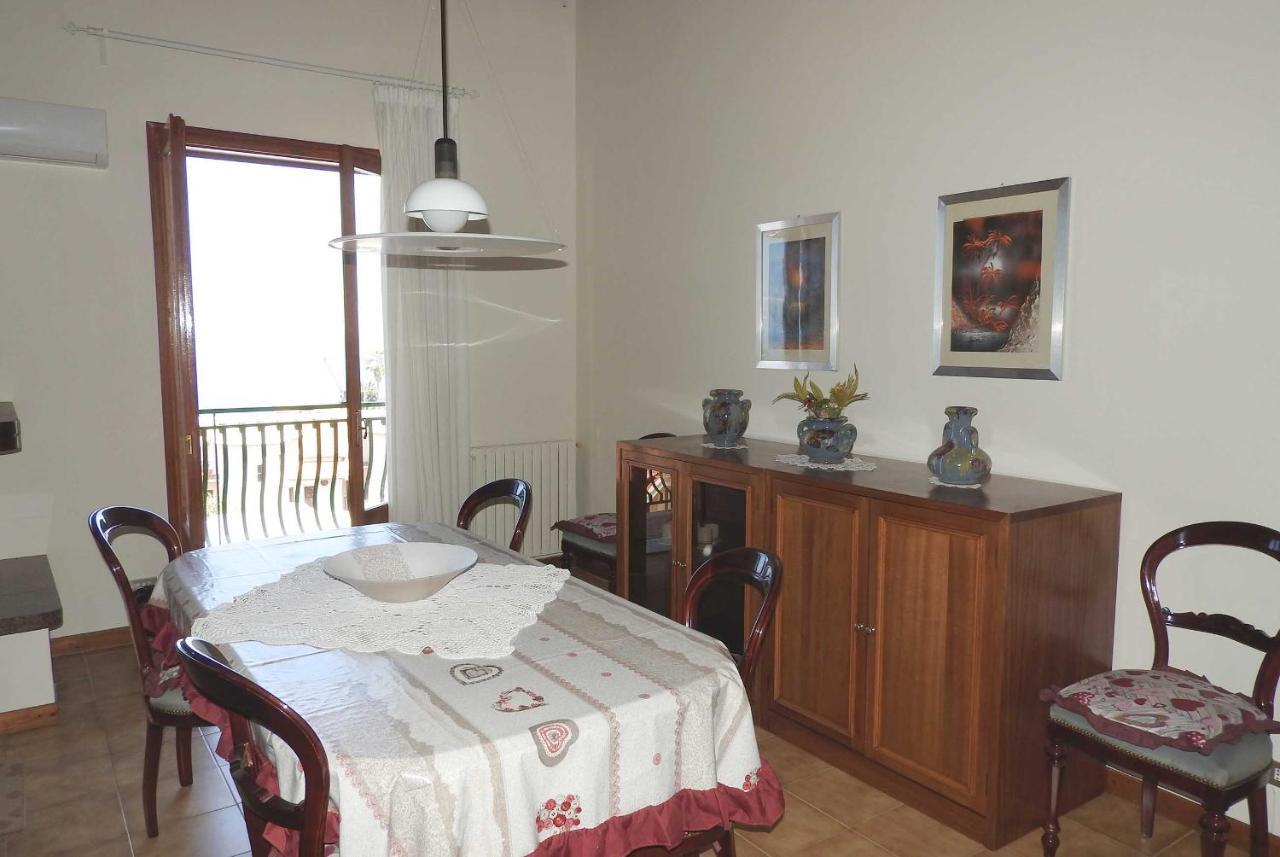 Mansarda Sul Mare Dei Ciclopi Apartment Ачитреца Екстериор снимка